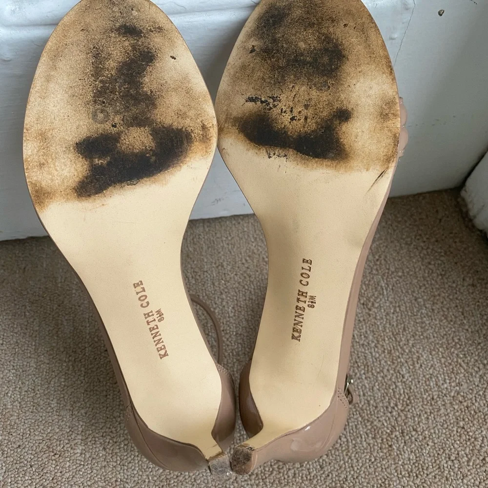 Kenneth Cole Milania Taupe
Heels Sz 8,5 - Picture 8 of 9
